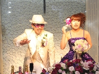 新朗新婦メインテーブルへ