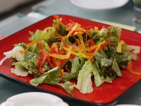 披露宴料理　季節野菜のグリーンサラダ　バルサミコドレッシング