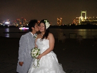 新郎から新婦へほっぺにチュ
