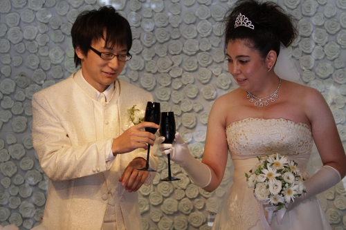 黒いグラスで乾杯