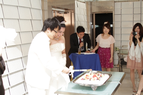 ウエディングケーキ入刀