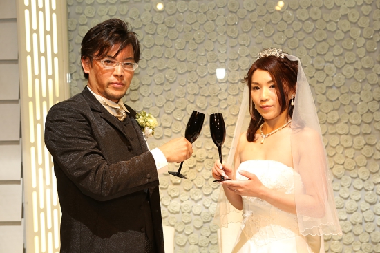 乾杯ポーズ　結婚式