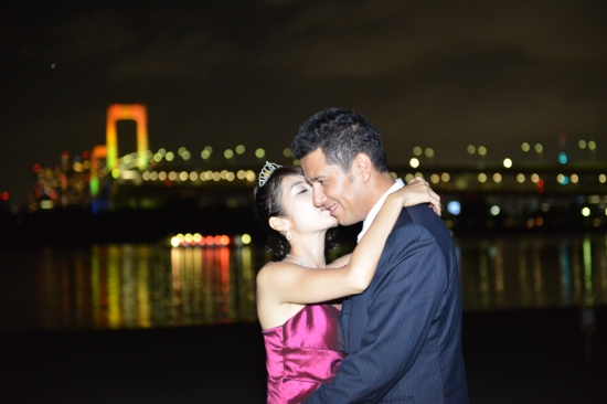 お台場ビーチでキス