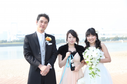 ブーケプルズ当たった友達と写真